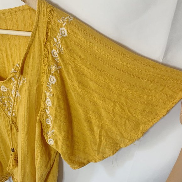 Alya Short Sleeve Embroidered Blouse Size M - Picture 6 of 7